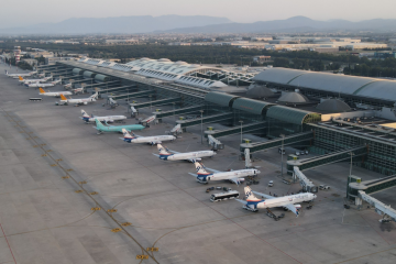 ADB terminali önünde kalkış hazırlığında VIP özel jet uçağı