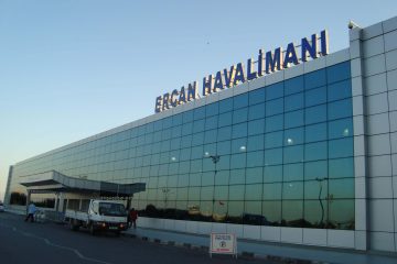 Lefkoşa Ercan Havalimanı’nda (ECN) apron üzerinde park etmiş özel jet