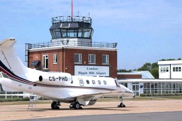 Londra Biggin Hill Havalimanı’nda (BQH) apron üzerinde bekleyen özel jet