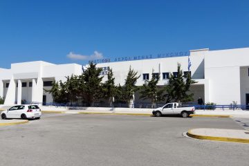 Mikonos JMK terminali önünde kalkış hazırlığında özel jet